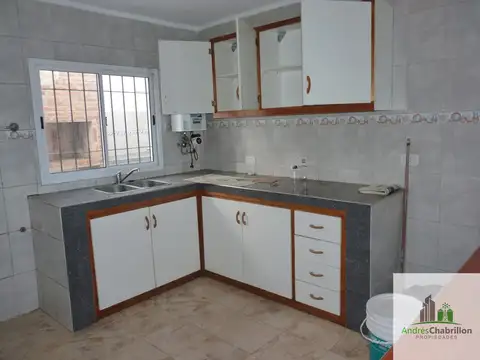 Casa 3 ambientes con 2 baños