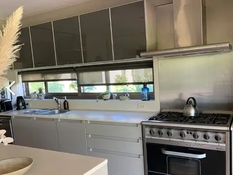 Casa en Alquiler en Funes, USD 2.300