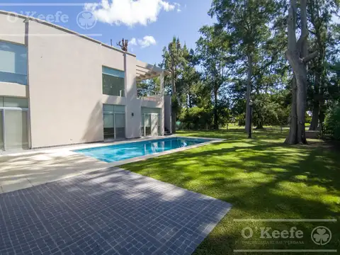 Casa en Alquiler en Abril Club De Campo, USD 4.000