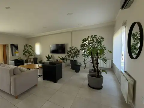 Casa 2 ambientes con 2 baños