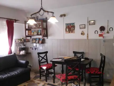 Casa Chalet  en Venta en Morón, G.B.A. Zona Oeste, Argentina