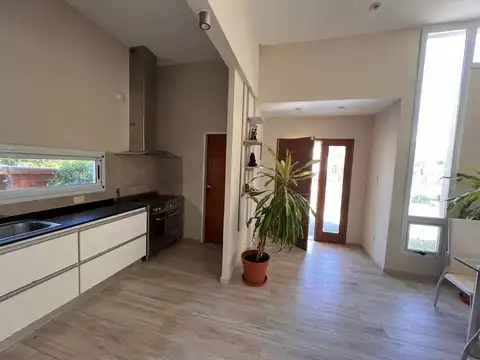 Casa en Venta en Countries y Barrios Cerrados en Berazategui, USD 205.000