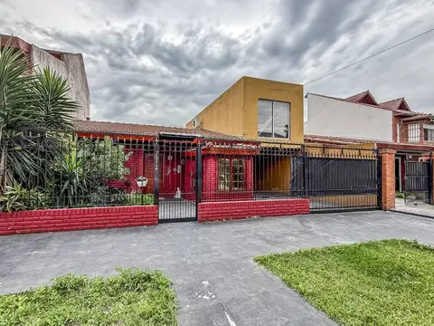 Casa en Venta en Martin Coronado, USD 195.000