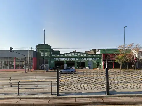 Av. Calchaqui e/  Esquiú y Andrade