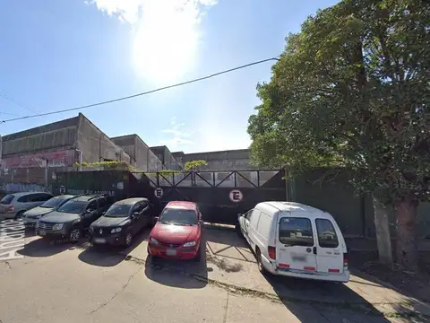 Av. Calchaqui e/  Esquiú y Andrade