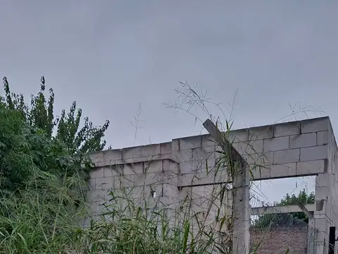 TERRENO  CON CONSTRUCCION Y PLANOS