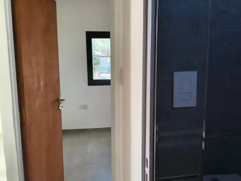 DEPTO A ESTRENAR - PLANTA ALTA - BARRIO LOS ROBLES.