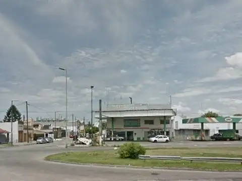 ESTACION DE SERVICIO CERRADA - Autopista Dellepiane - Capital Federal