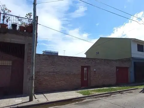 LOTE DE 11,20 X 24,24 C/ PREFABRICADA A DEMOLER.