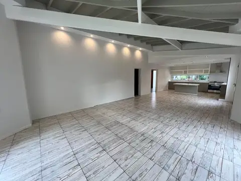 Casa 6 ambientes con 4 baños