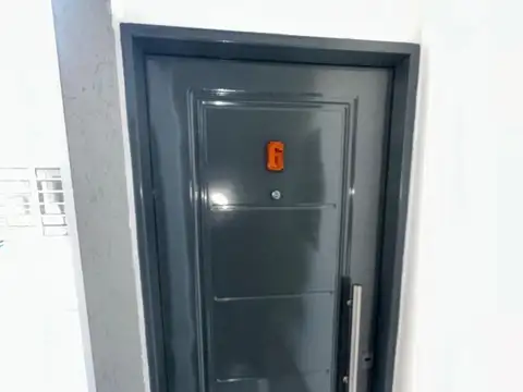 General Rojo 2600, Piso 1