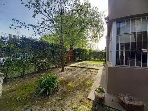 Casa en Alquiler con 1 cochera