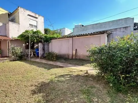 Casa en Ramos Mejia Sur - PERMUTA - OPORTUNIDAD - DPTO- 3 AMBIENTES - LOTE- PARRILLA- PARQUE