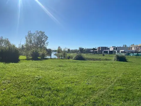 Excelente Terreno en venta y B° Chacras de La reserva