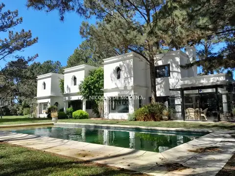 Casa 6 ambientes con 6 baños