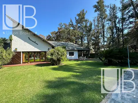 Casa 7 ambientes con 8 baños