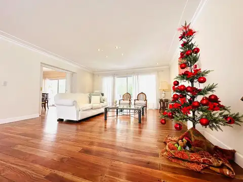 Casa 6 ambientes con 4 baños