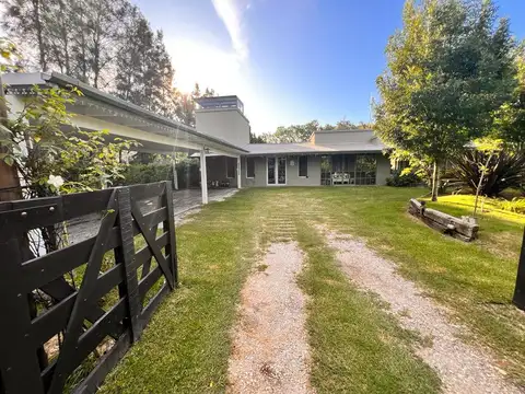Casa en Chacras Los Raigales sobre 5.000 m2 parque