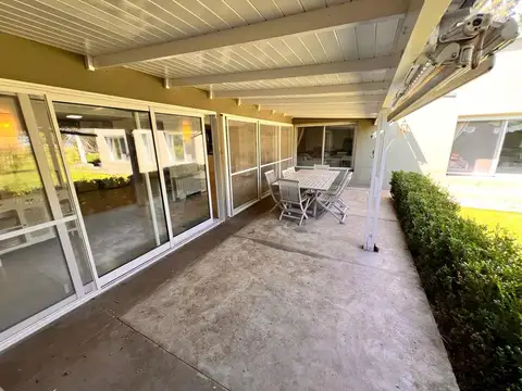 Casa 12 ambientes con 4 baños