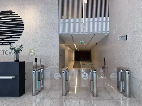 Oficina en Edificio Triple A