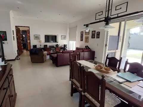 hermogenez ruiz Sur 900