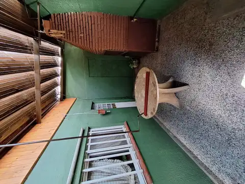 Casa 8 ambientes con 1 baño