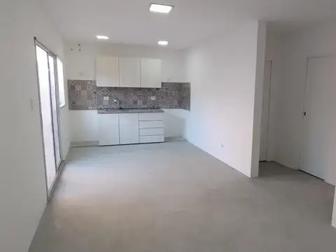 PH en  VENTA - 3 AMBIENTES CON PATIO  A ESTRENAR -  EN REMEDIOS DE ESCALADA