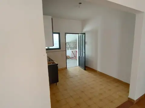 Depto Tipo Casa en Alquiler 42 años