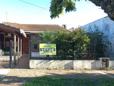 Casa céntrica con jardin de invierno en venta, General Las Heras