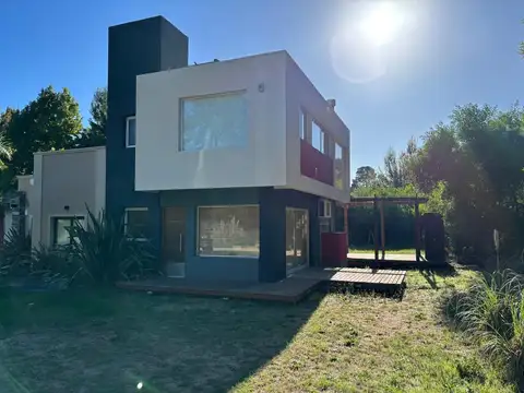 Hermosa casa 3 ambientes en venta Mar Azul