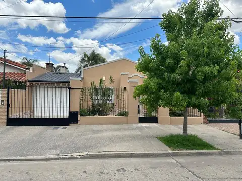 OPORTUNIDAD VENTA CASA 4 AMBIENTES EN VILLA LUZURIAGA ? ESCUCHA OFERTA