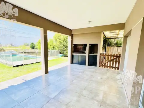 Casa 6 ambientes con 3 baños