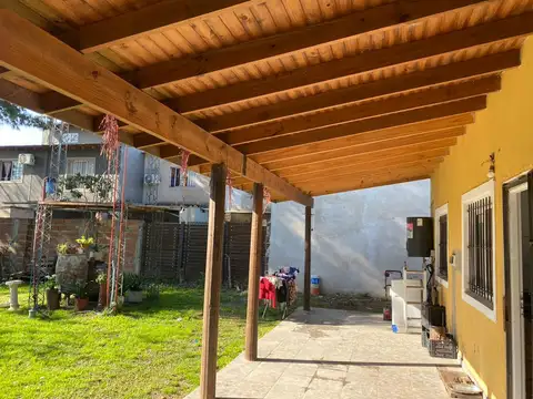 Casa 4 ambientes con 2 baños