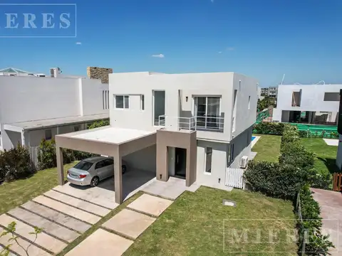 Casa 5 ambientes con 3 baños