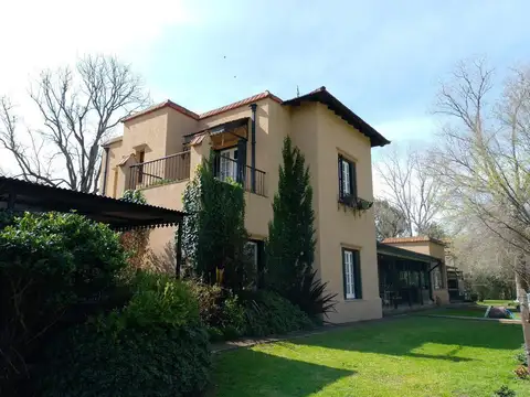 IMPORTANTE CASONA EN VENTA CLUB DE CAMPO EL MORO