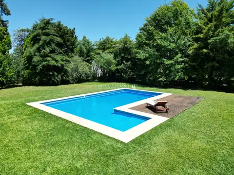 Casa en Venta con 2 cocheras