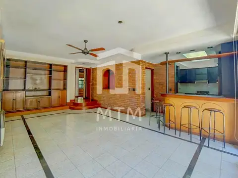 Casa 9 ambientes con 3 baños