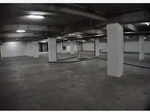 Cochera fija  y cubierta en Monserrat