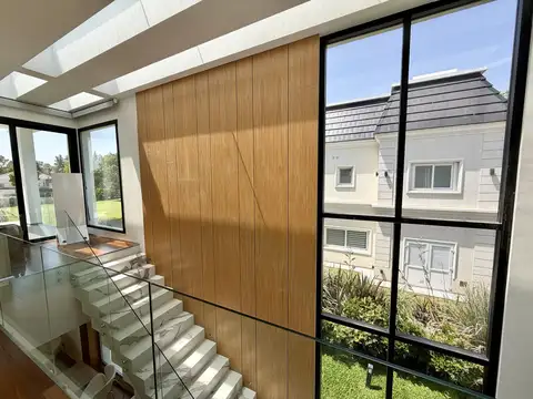 Casa 6 ambientes con 3 baños