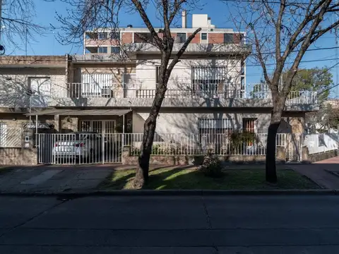 Venta - Casa 3 Dormis - cochera  b. Arroyito
