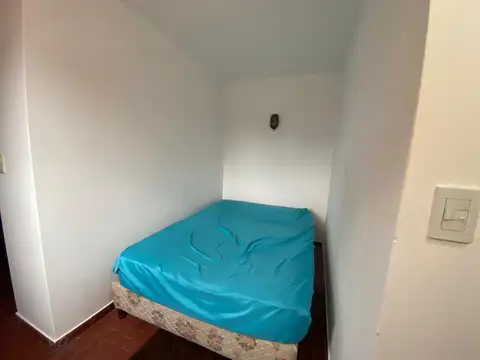 Departamento en planta alta con terraza a la venta.