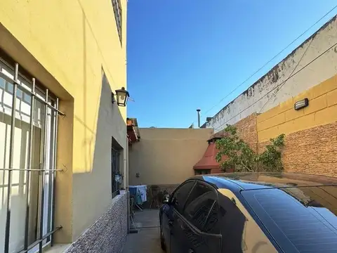 OPORTUNIDAD CASA EN DOS PLANTAS ESCUCHA OFERTAS