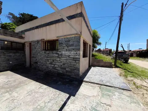 PASAJE COSTANERO ENTRE PASEOS 121 Y 123