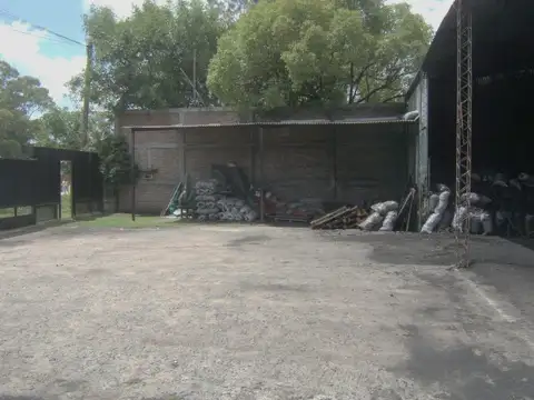 Galpón + Tinglado sobre 1422m2 - Sobre ex Ruta 8