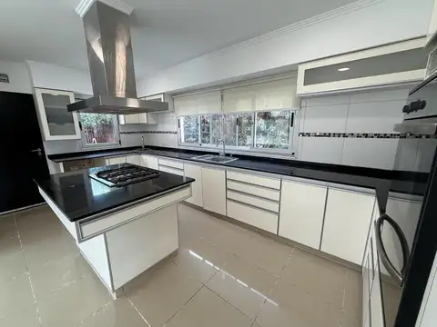 Village del Parque, Juan María Gutierrez