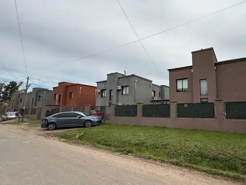 Depto Tipo Casa en Venta con 1 cocheras