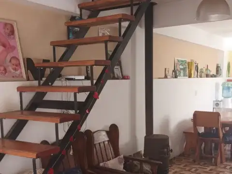 SOBRE LOTE 10 x 41- 2 CASAS y 4 MONOAMBIENTES-