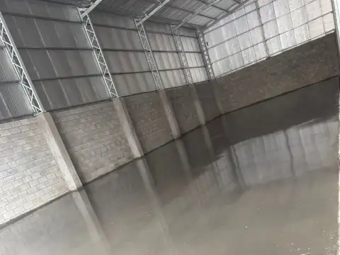 EXCELENTE GALPON 900M2 A UNA CUADRA DE PANAMERICANA