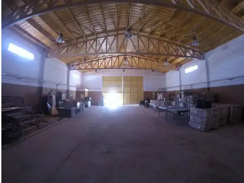 Vendo base, con Galpón y oficinas en Rincón de los Sauces.