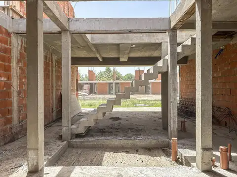 Casa en Venta con 2 cocheras